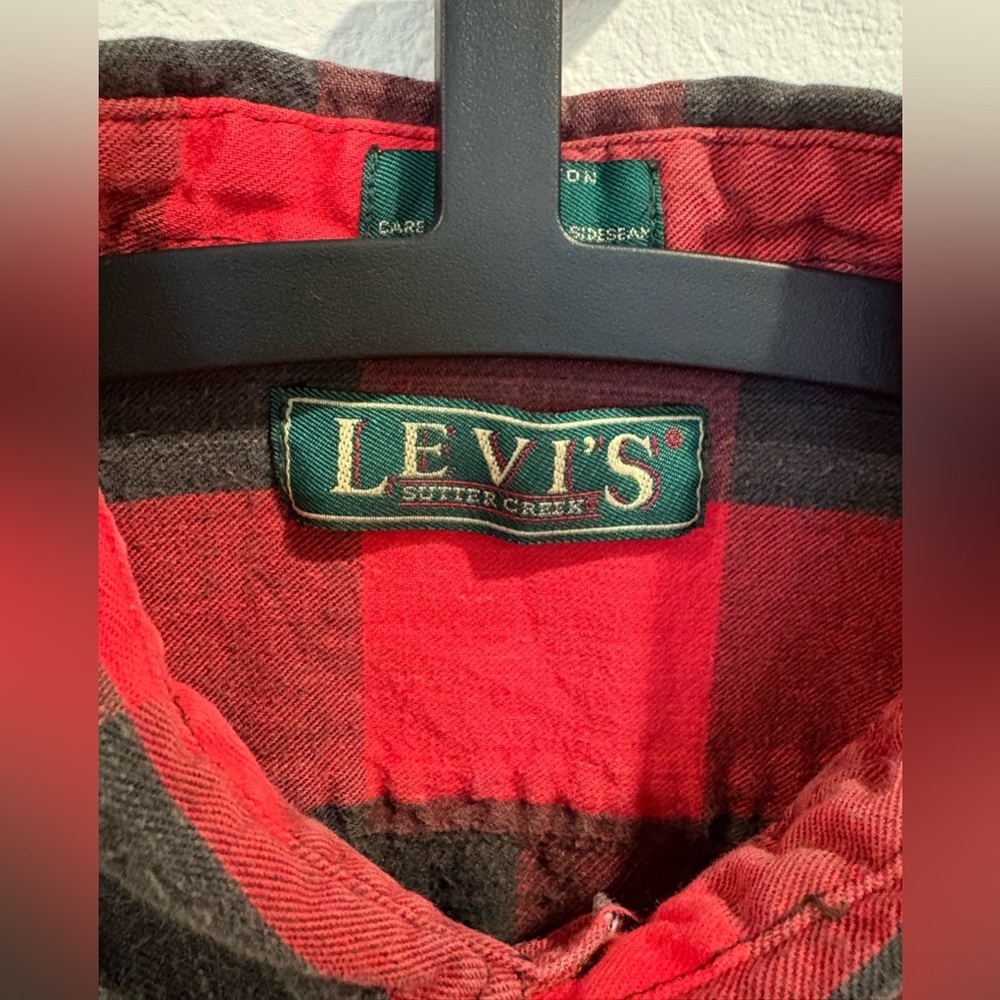 Vintage Y2K Men’s Levi’s Size L Plaid Flannel Shirt Red Black Grunge Style EUC - Picture 4 of 9